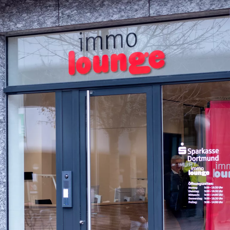 Eingang der immo lounge Sparkasse